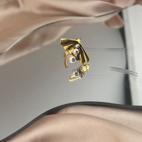 Golden Fan Pearl Ring – Modern Elegance - Picture 4 of 8